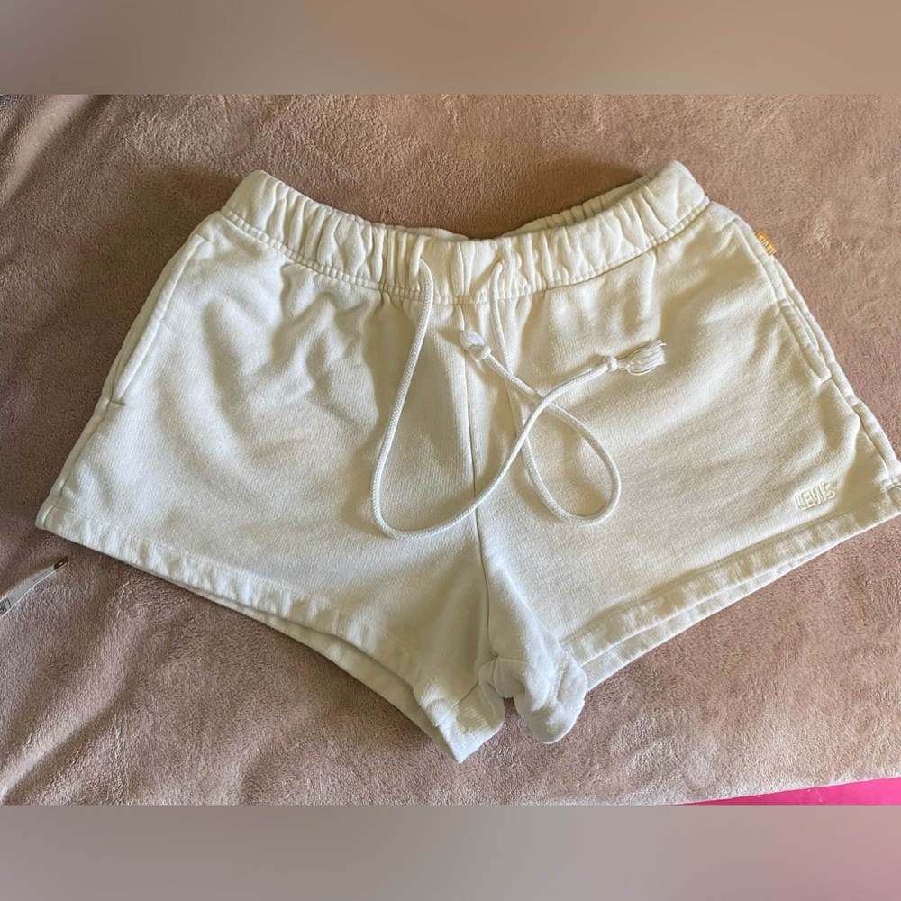 Levi's Gold Tab Women Sweat Shorts
Ivory/Butter Yellow Size XSmall 100%Cotton